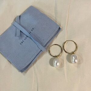 Pearl dangle earring